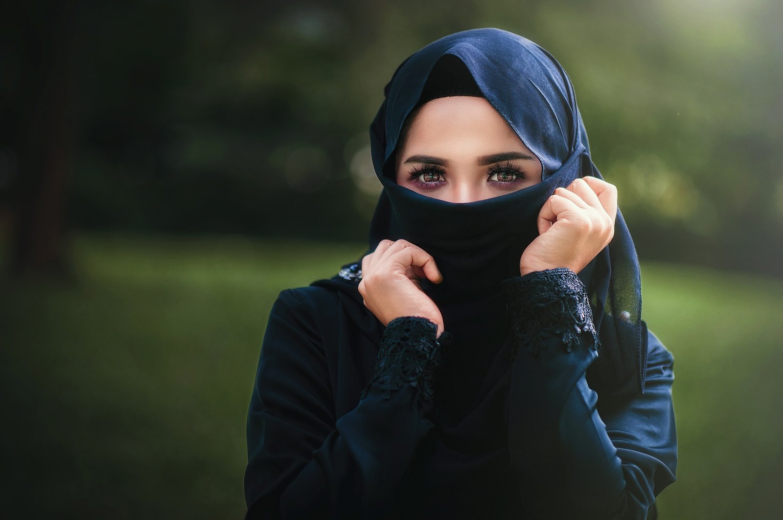 Lady wearing the black abaya dress